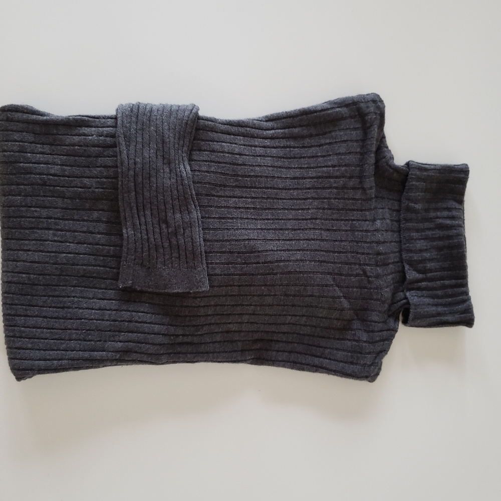 ~VINCE Turtleneck Sweater ~ - Picture 6 of 6